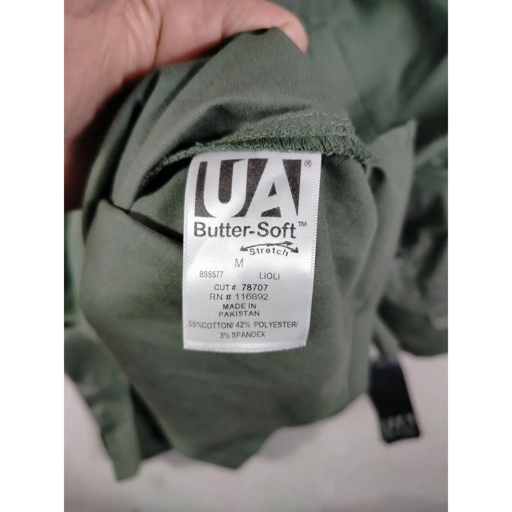UA Butter-Soft Scrub Top Mens Medium Green V Neck Texas Health Hospital Nurse ER